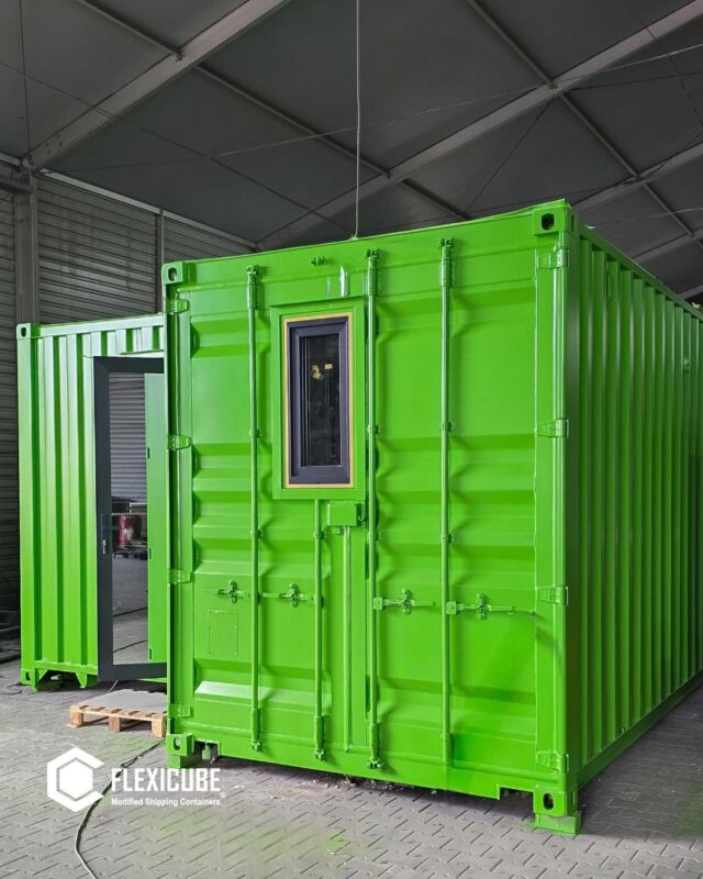 Transform your space with the innovative F30 container home or office! This unique design features a container split in two and reassembled with an offset, creating a dynamic and modern environment. Perfect for those who appreciate creativity and functionality. 🏡✨ F30 green 🟩 @deichkindcountryloft#containerhome #containerhouse #containeroffice #greenhouse #greenhouses #shippingcontainerhome #shippingcontainerhouse #airbnbhomes #cabin #cabinlife #containerachitecture #containerdesign #containerlounge #containers #mancave #summerhouse #tinyhomes #tinyspaces #containerinspo #containersolutions #containerbuilt #flexicube #flexicubepl #büro #dreamhomes #box #homeideas #housing #singlefamilyhome #colorfulhome