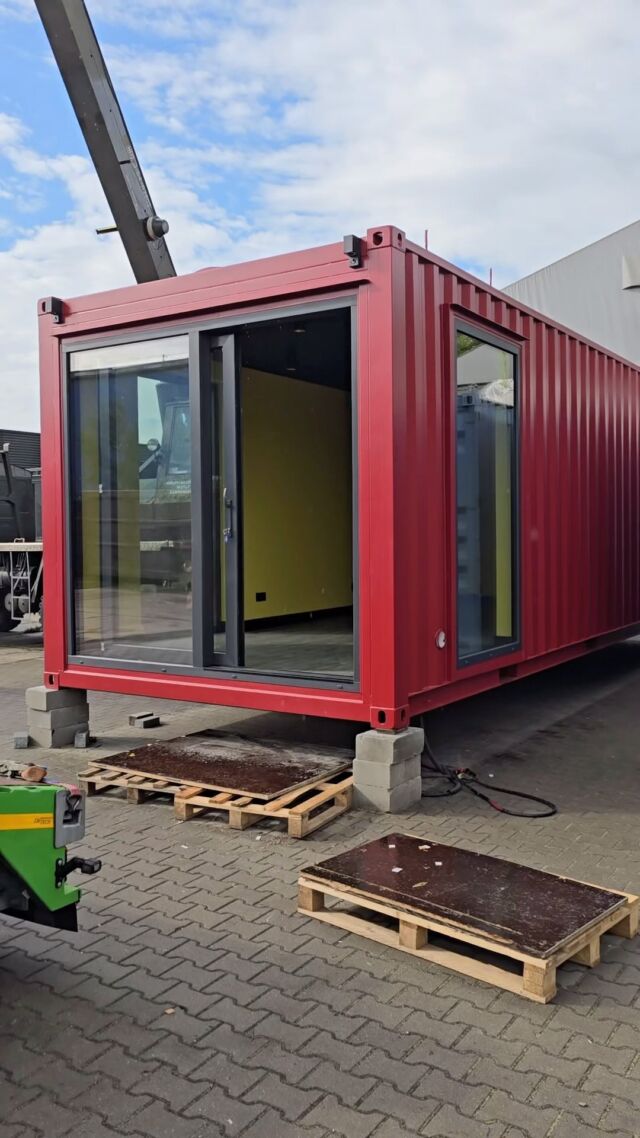 And this is how the loading of container houses looked. Stay tuned for updates and a sneak peek at the final setup of @deichkindcountryloft project 🌱#loading #containerhouses #containerhomes #containerarchitecture #flexicubepl #flexicube #container #containers #containerhome #containerhouse #housing #build #architecture #tinyhome #tinyhouse #dreamhome #dreamhouse #shippingcontainer #shippingcontainerhome #shippingcontainerhouse #airbnbexperience #guesthouse #apartment #mancave #hotelroom #containersolutions #homeinspiration #homeinspo #homestyle #summerhouse