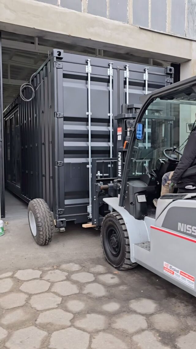 The final touches of the L30.4 container house before it heads to Germany 🇩🇪#germany #beautifulhomes #modernhomes #singlefamilyhome #tinyhome #containerhome #containerhouse #shippingcontainerhome #shippingcpntainerhouse #houseinspo #homeideas #modularhome #cabin #containerbuilt #containerbuilding #containerlife #containerlounge #containerarchitecture #myhome #newhome #homestyle #homedesign #flexicube #homes #airbnb #summerhouse #gardenhouse #apartment #cabinlife #cargotecture