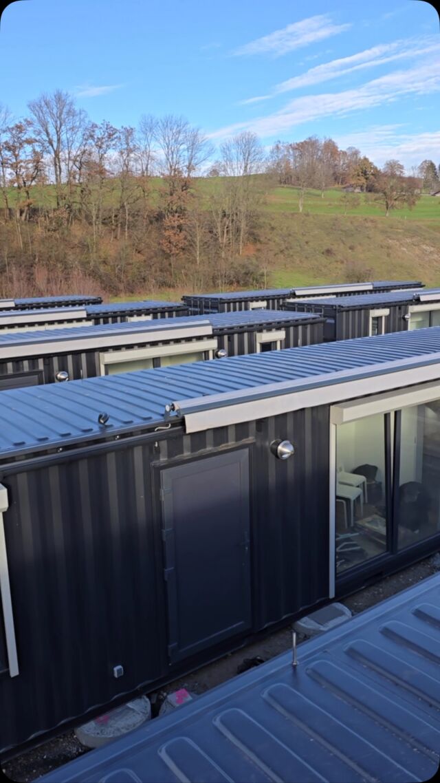 9 container homes have arrived in Bavaria! 🚛🇩🇪 Nestled in the heart of this picturesque region, surrounded by lush landscapes and rolling hills 🌿🏡#ContainerHomes #Bavaria #containerhouse #containerairbnb #containerhome #container #shippingcontainer #shippingcontainerproject #shippingcontainerhotel #shippingcontainerinspiration #containerdesign #containersolutions #containerarchitecture #tinyhomes #homeideas #dreamhomes #cabin #cabinlife #cabinliving #box #containeroffice #büro #flexicube #flexicubepl #gardenhouse #summerhouse #tinyliving