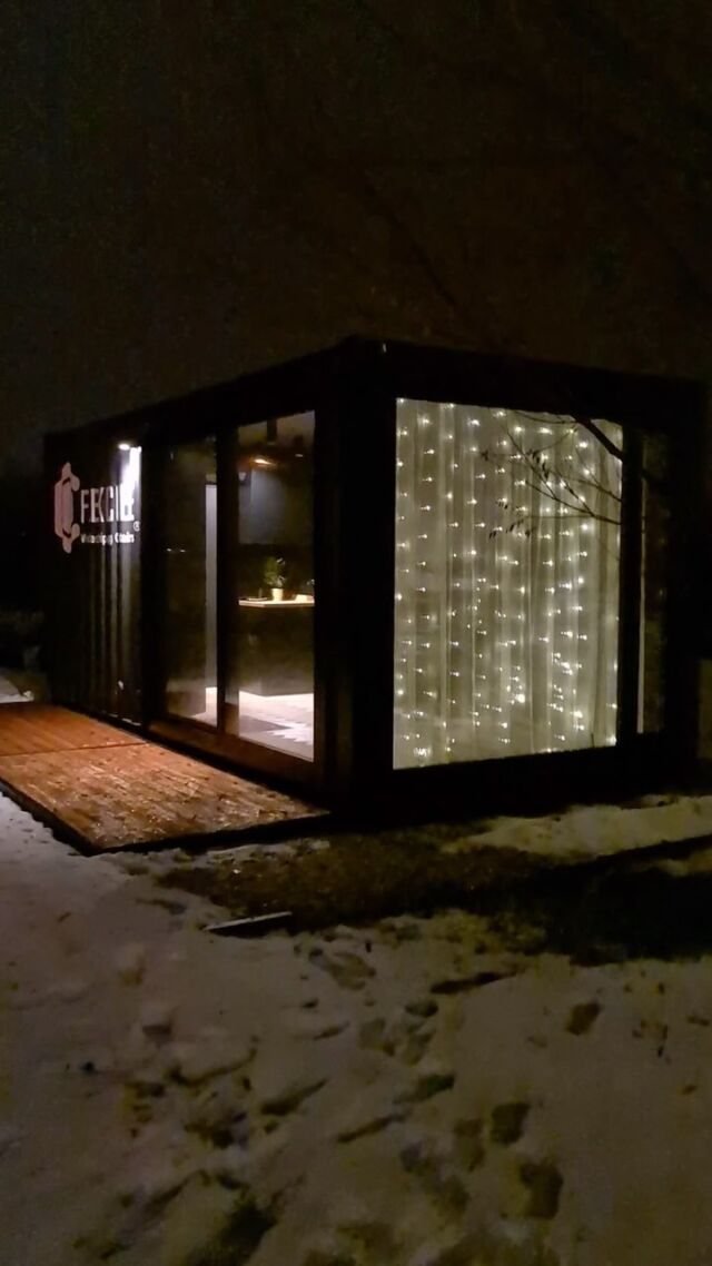 A cozy and modern container office designed for maximum efficiency and comfort, even during winter! Equipped with large glass windows, it provides plenty of natural light during the day and a magical, illuminated atmosphere at night. Perfect for remote work or creative projects, this compact space combines functionality with style. What do you think of working in a container office?#office #containeroffice #workingspace #workplace #workplacedesign #smalloffice #smallspaces #workmode #officedesign #officedecor #officespace #officelife #officeinspiration #shippingcontainer #büro #flexicube #guesthouse #mancave #airbnbhomes #smallliving #modernoffice #modernhomes #cargo #gardenhouse #gardenoffice #tinyhome #tinyhouse #workworkwork #officevibes #officeview